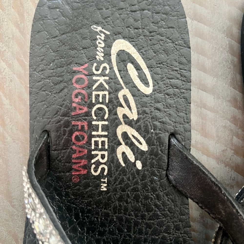 Skechers Cali Women's Black Rhinestone Flip Flops - Picture 2 of 2